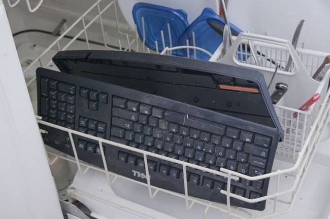 How to Clean Your Filthy Keyboard in the Dishwasher (Without Ruining it)