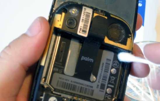 Cell Stinky How to Clean Your Dirty Smartphone (Without Breaking Something)