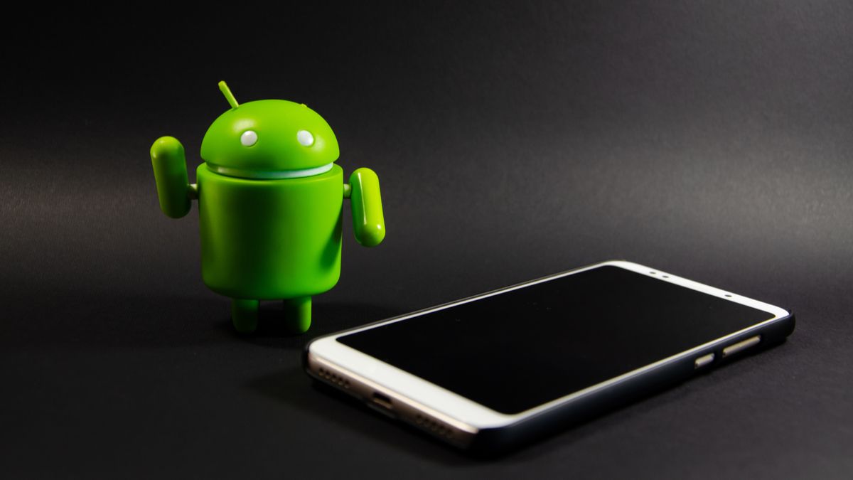 Android robot and phone.