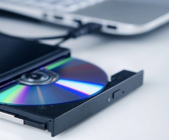 How to Use CDs, DVDs, and Blu-ray Discs on a Computer Without a Disc Drive