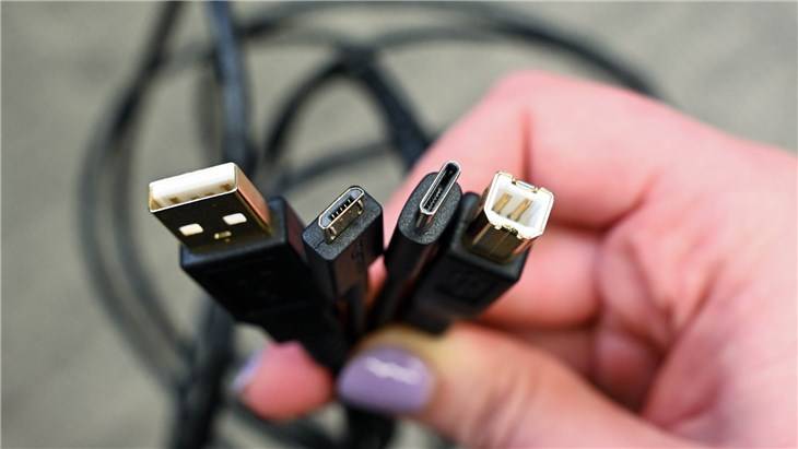 Кабели USB-A, microUSB, USB-C и USB-B.