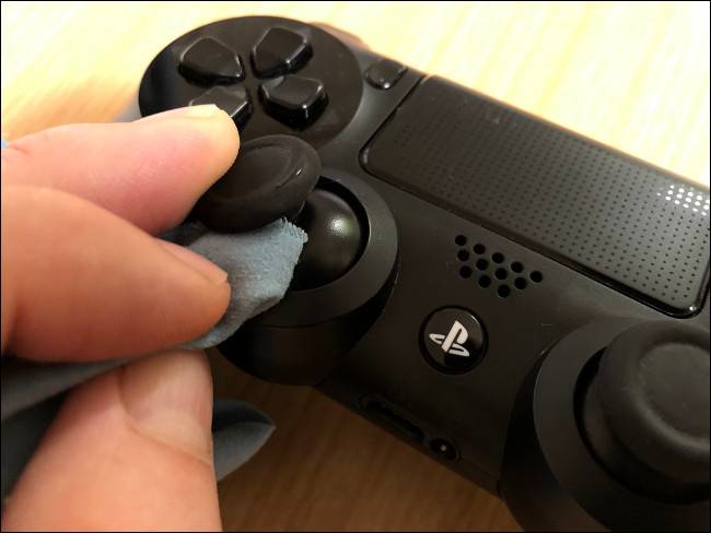 Clean DualShock 4 Analog Sticks