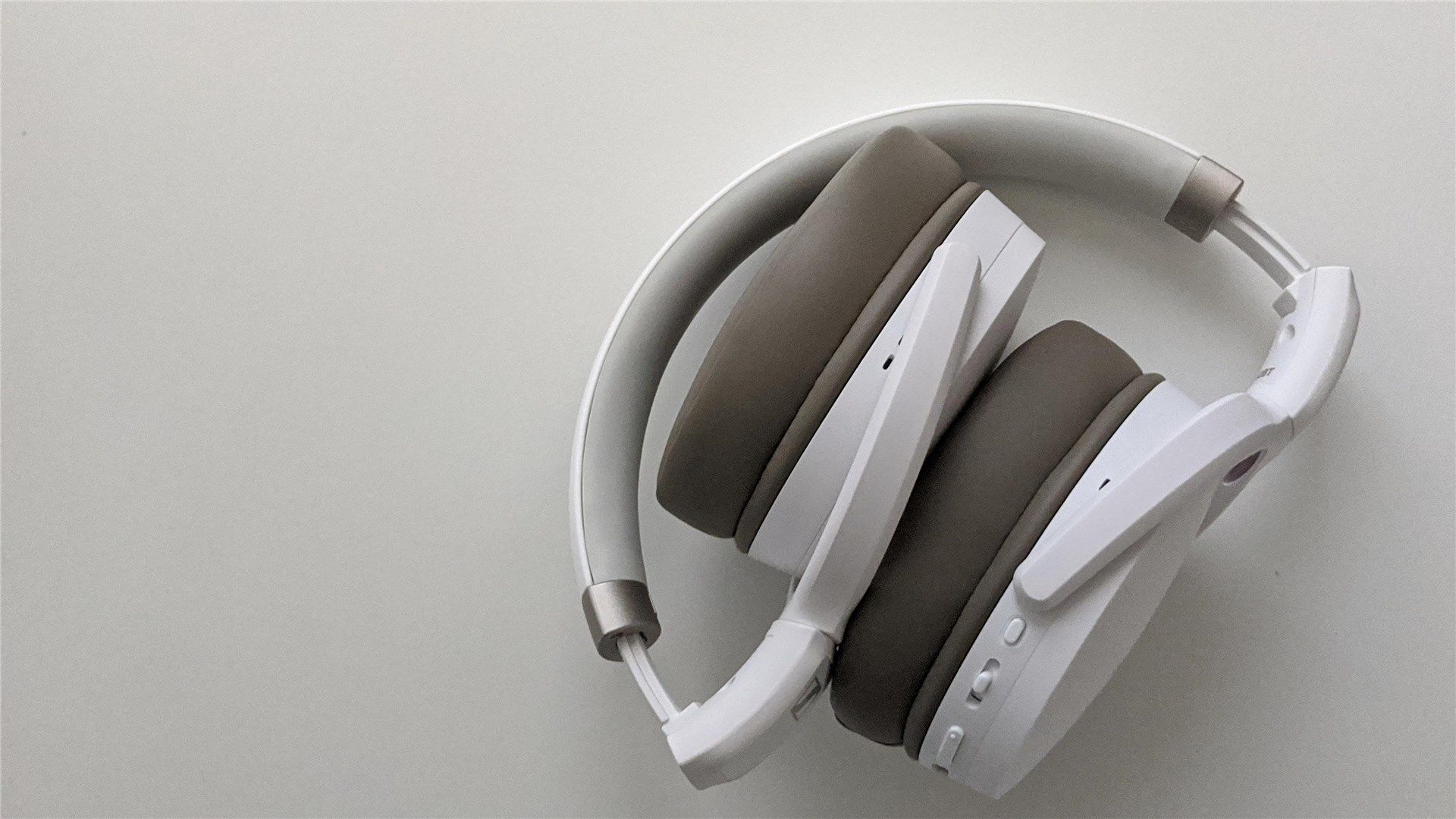 Sennheiser HD 450BT Review: I Love Them and Don't Love Them