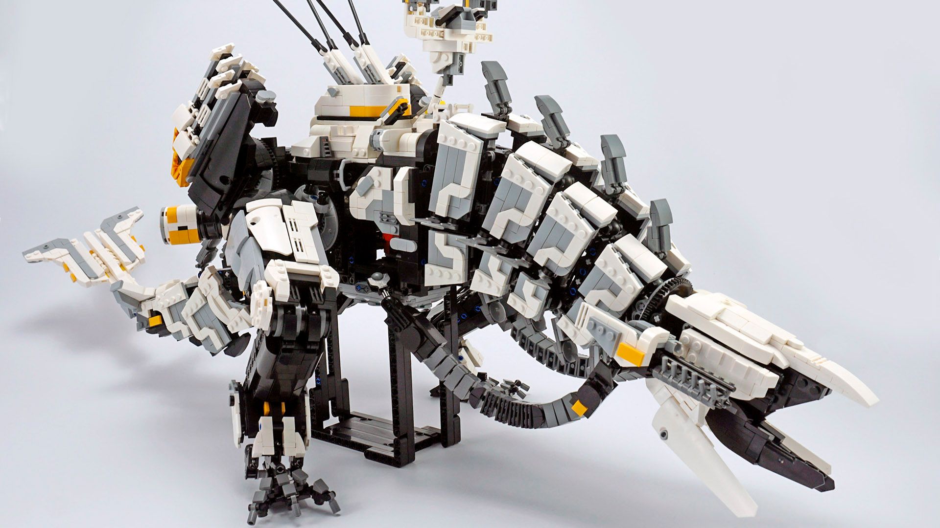 エドワーズ製 Horizon 改造品 I Spent $200 on Fake LEGO to Make the Robot T-Rex from 'Horizon