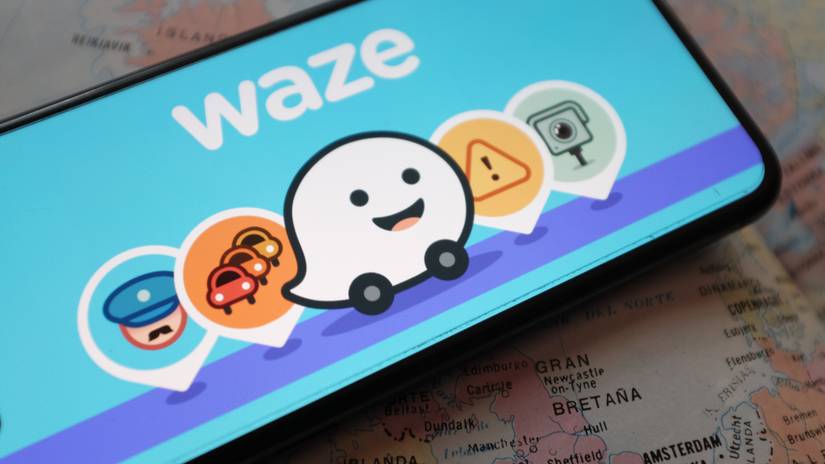 Waze en la pantalla de un teléfono