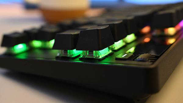 LifeSavvy MediaFollowing▾ Light under keys Steelseries Apex Pro TKL Keyboard