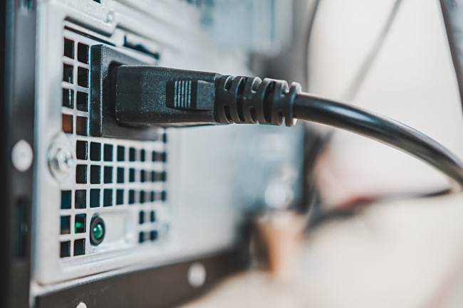 How to Turn On a Windows 11 or Windows 10 PC