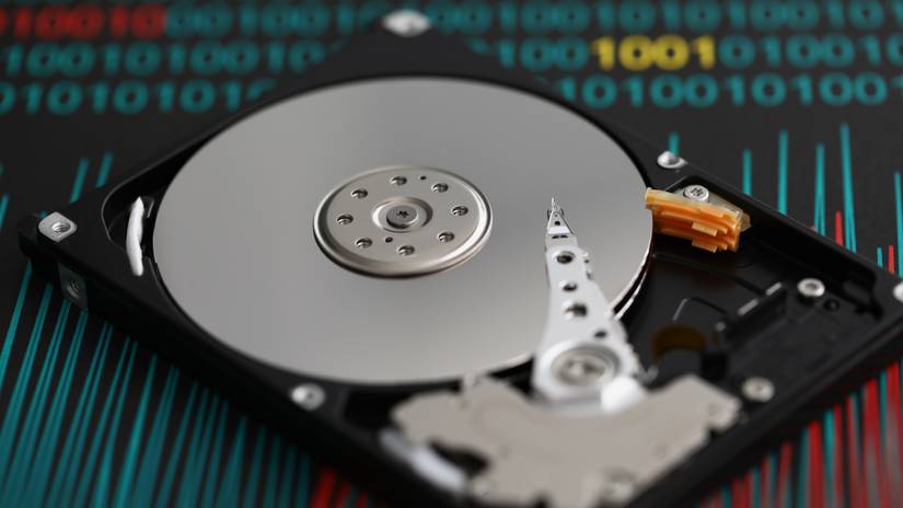 Disco rígido desmontado de um computador