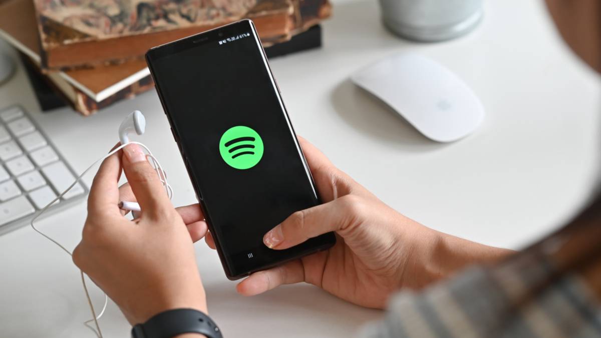 How to Quickly Access Music Shortcuts on a Samsung Phone