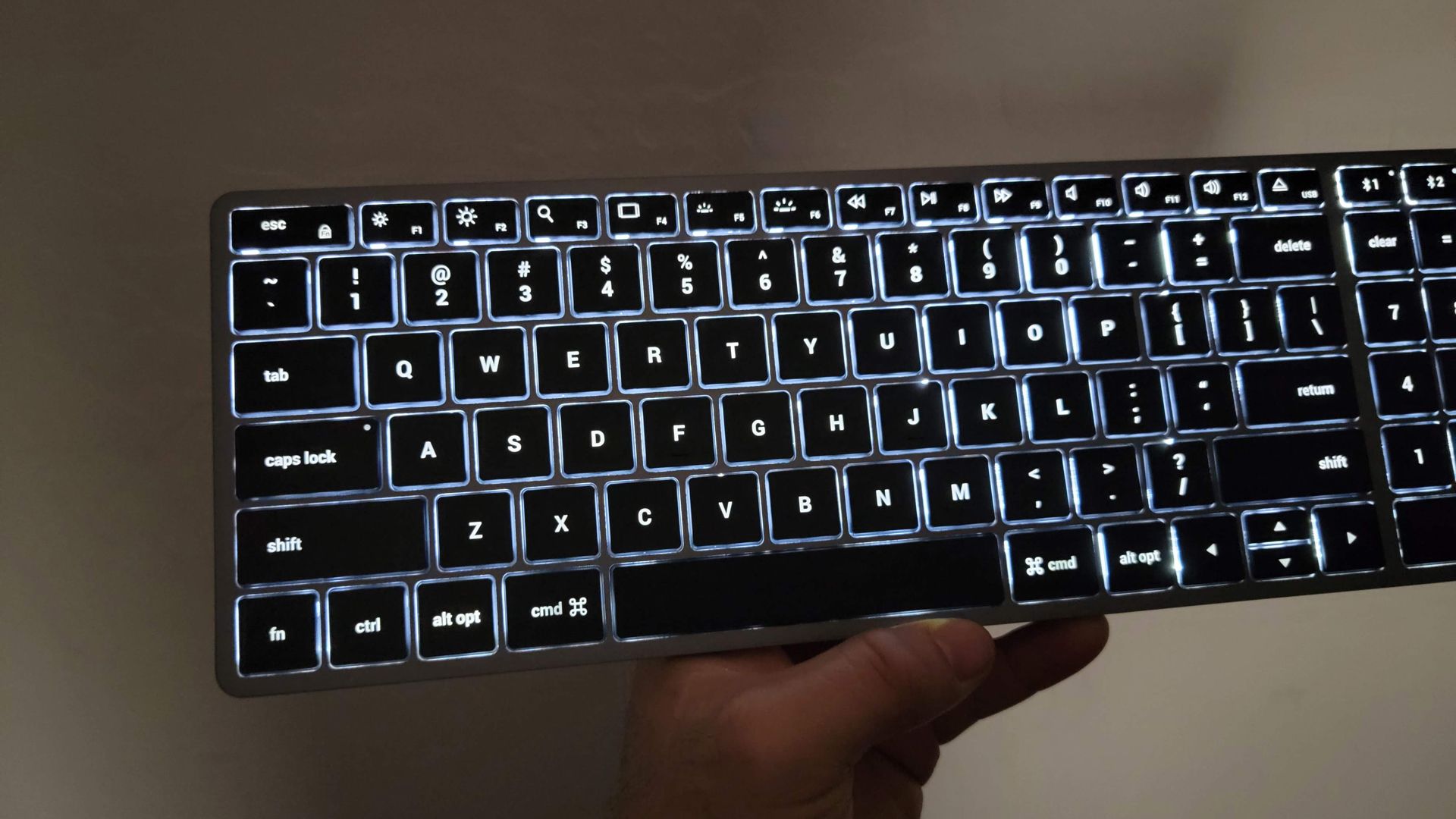 Satechi Slim X2 Keyboard Review: Backlit and Beautiful