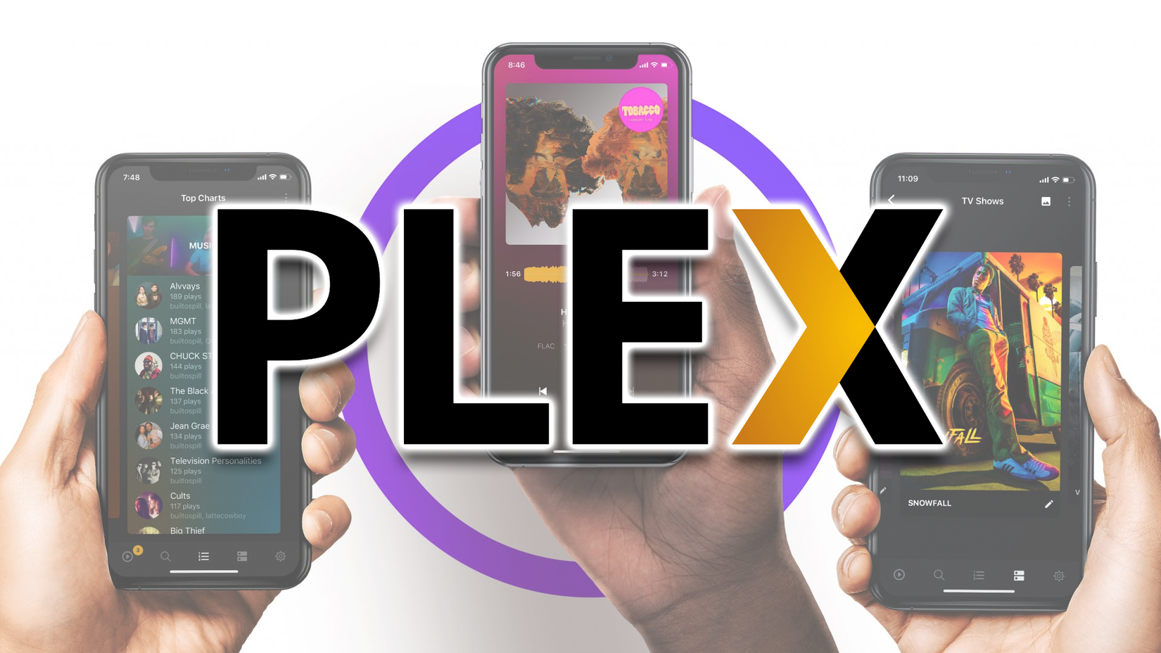 上に Plex ロゴが付いた Plex アプリを表示している 3 台の携帯電話。