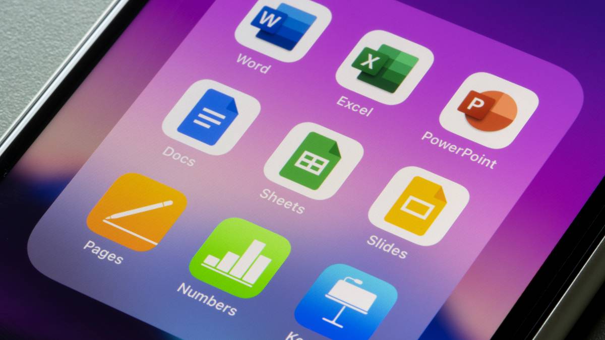 How to Make Folders and Organize Apps on iPhone