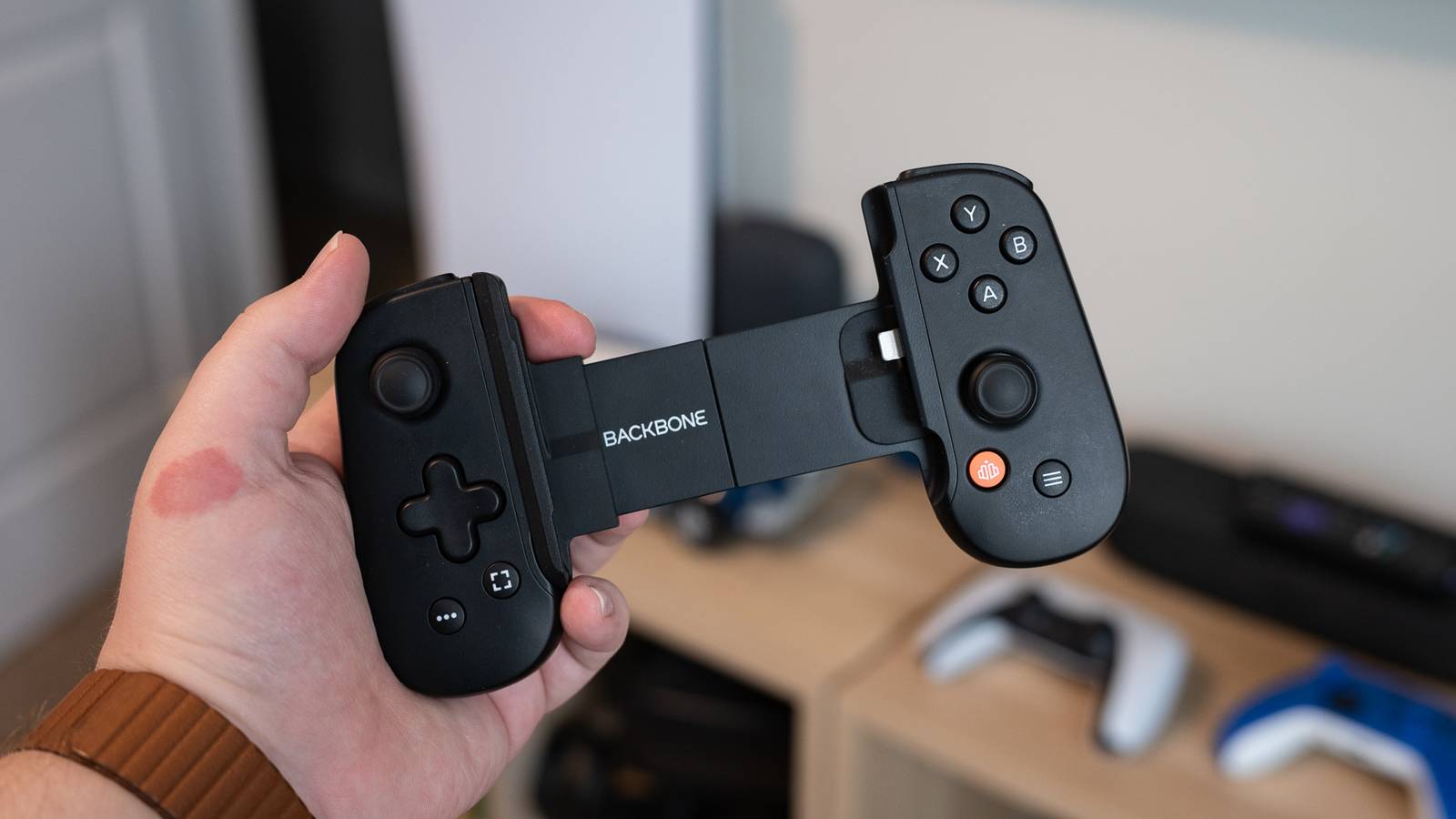 Backbone One for iPhone Controller Review: Xbox in Your Pocket