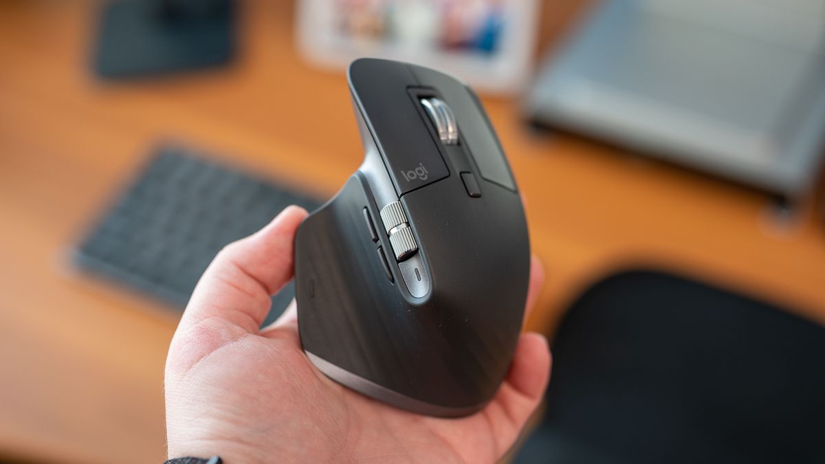 Why is this Logitech mouse on every tech person's desk?