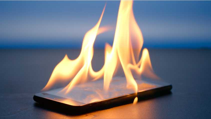 PSA: Don’t Leave Your Phone in Your Car This Summer