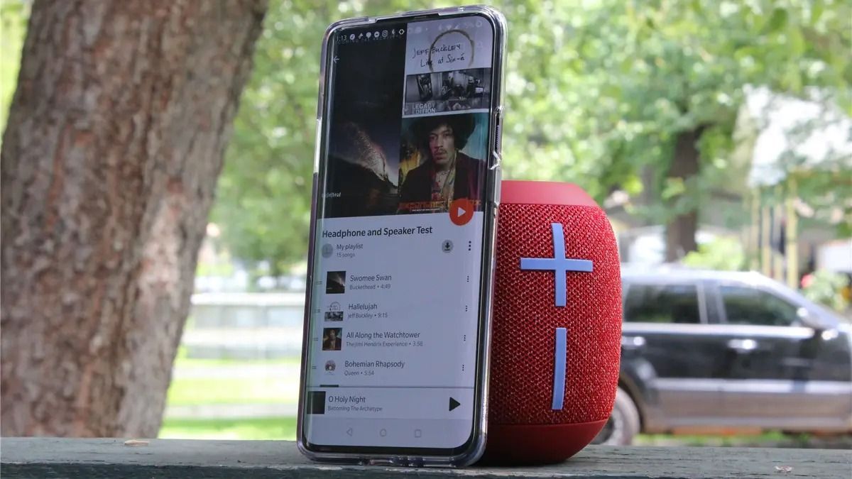 Ultimate Ears Wonderboom 2 linked up to smartphone