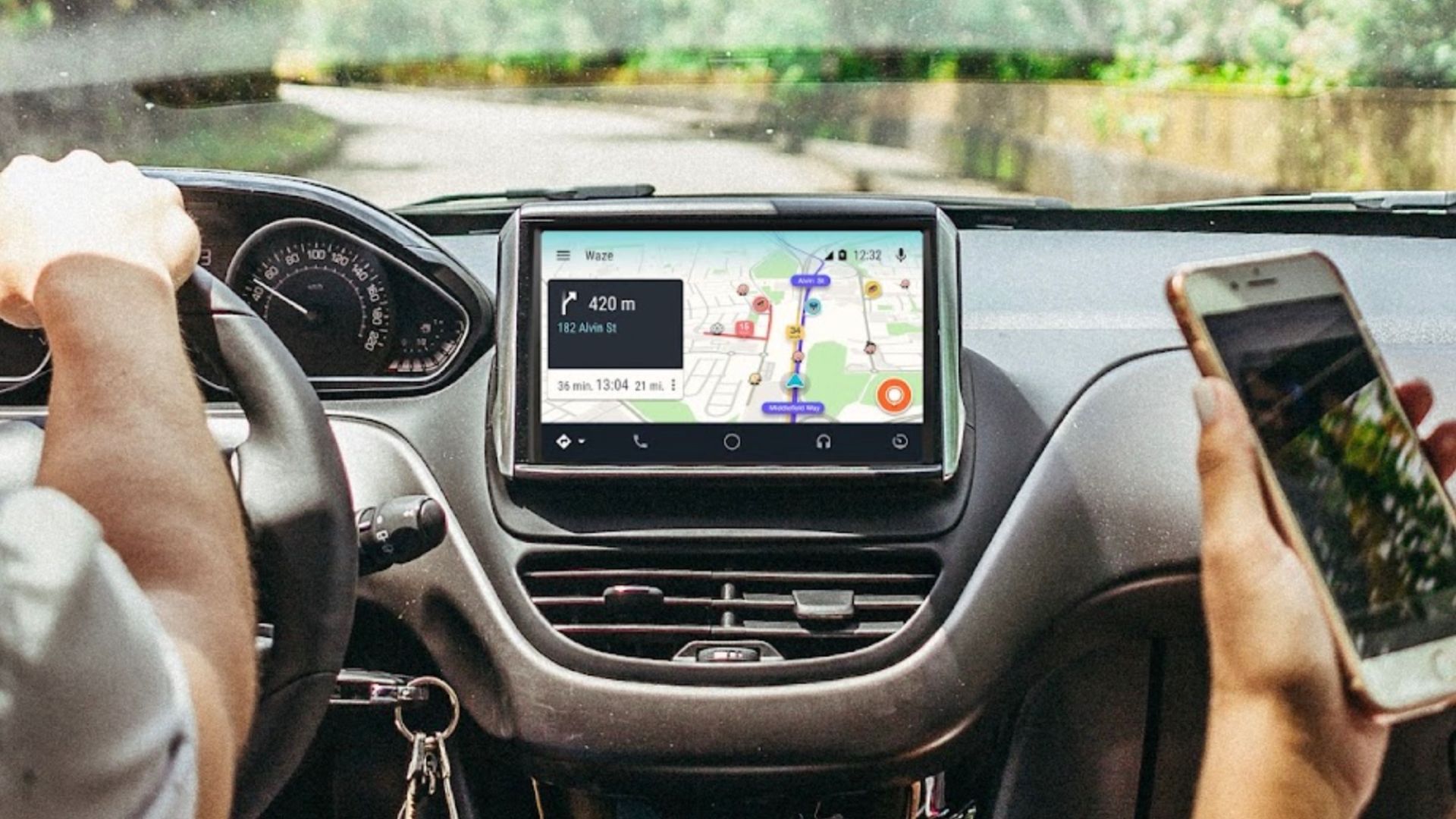 5 reasons I run Google Maps and Waze together while driving with Android Auto