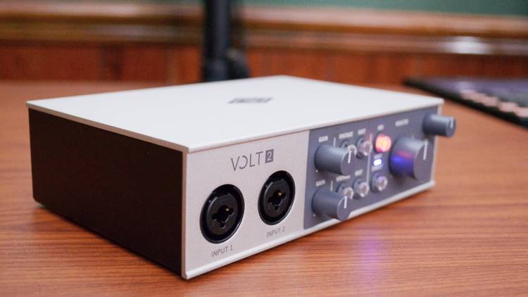 Разъемы Universal Audio Volt 2 Входы и элементы управления на передней панели аудиоинтерфейса Universal Audio Volt 2