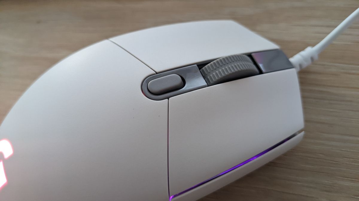 Logitech G203 LightSync Gaming Mouse Review: Inexpensive and Performs Well