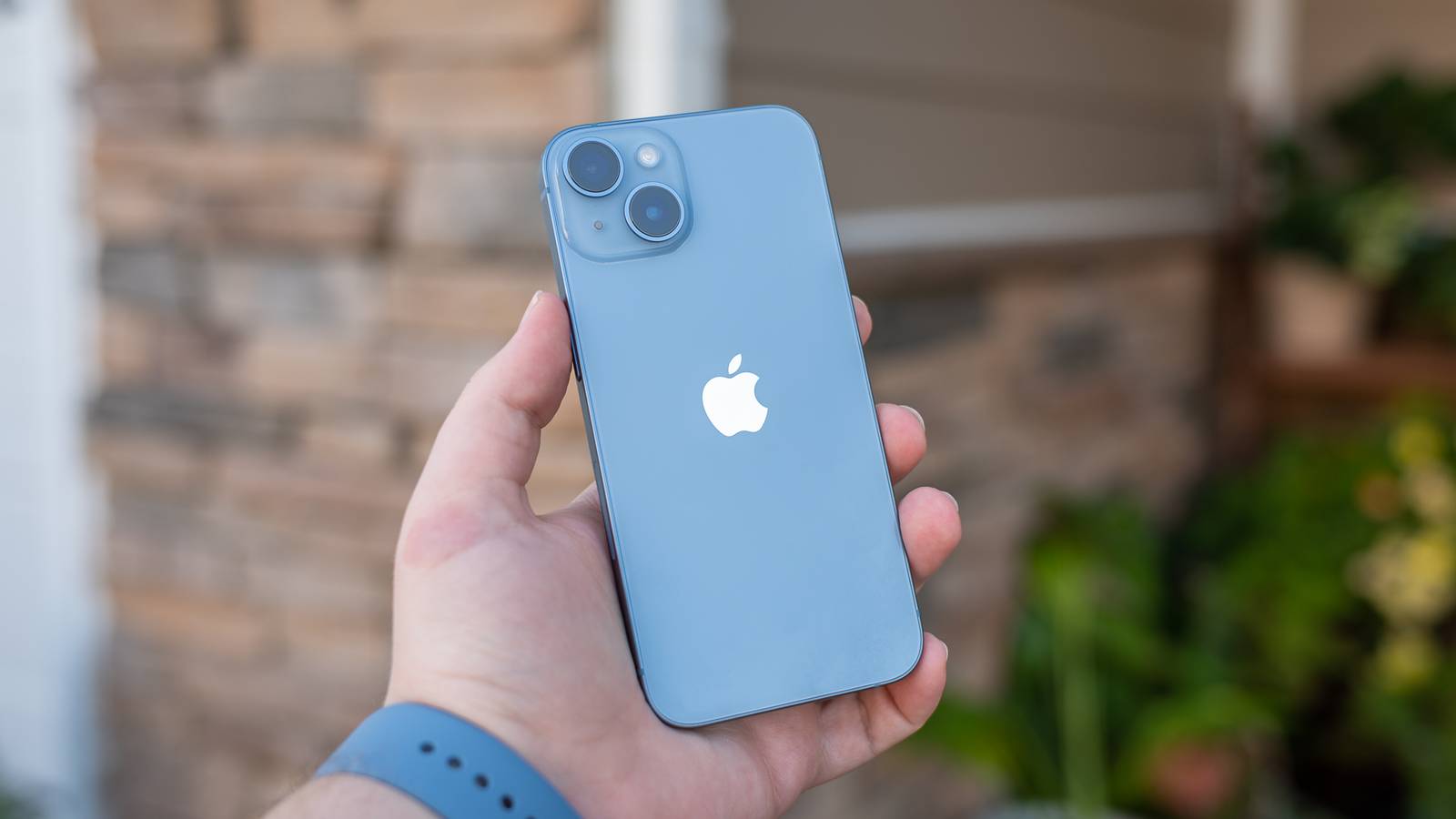 Apple iPhone 14 Review: The Safe Choice That