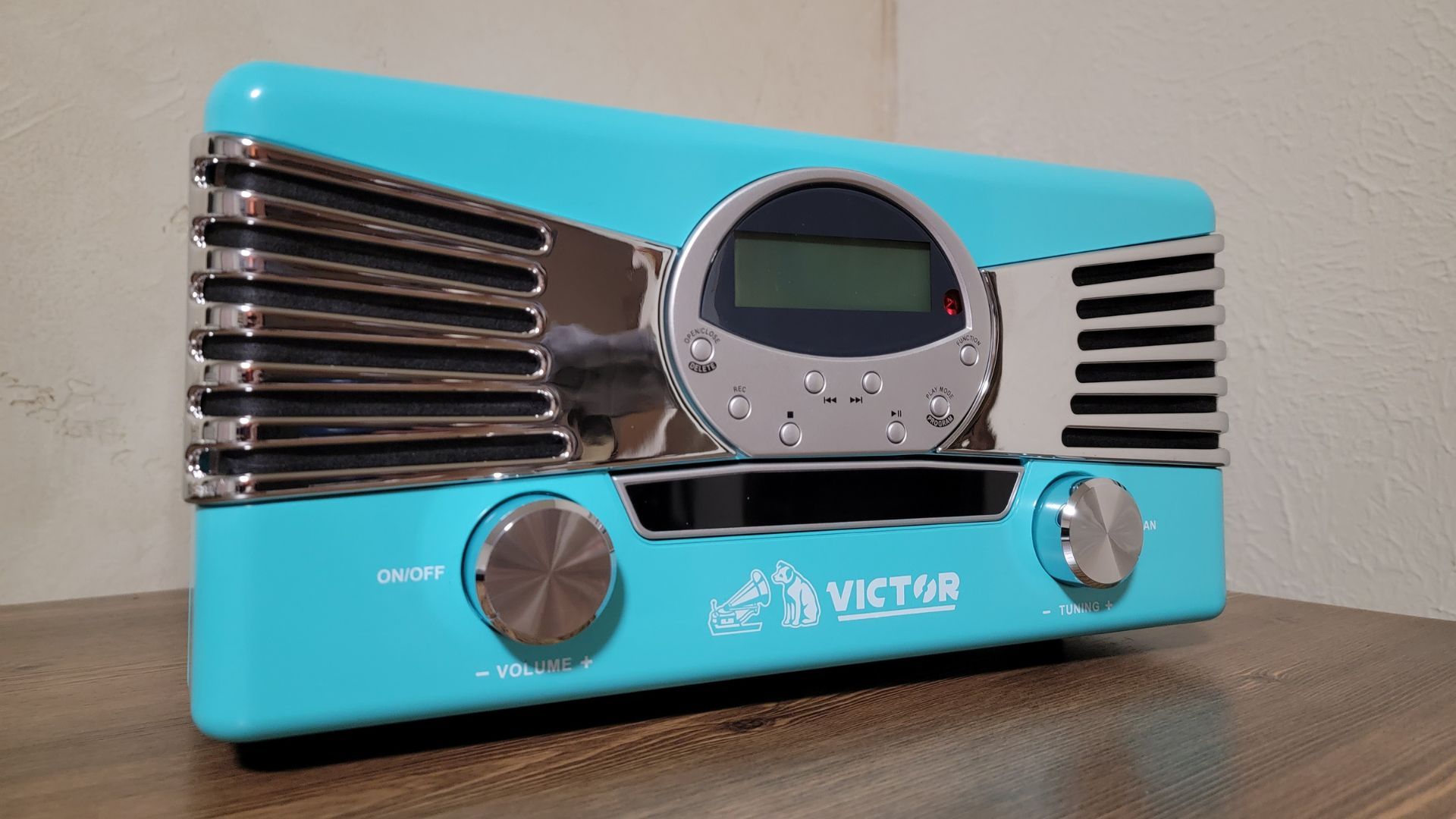 Victor Audio Diner 7-in-1 Turntable Review: A Nostalgic-Looking