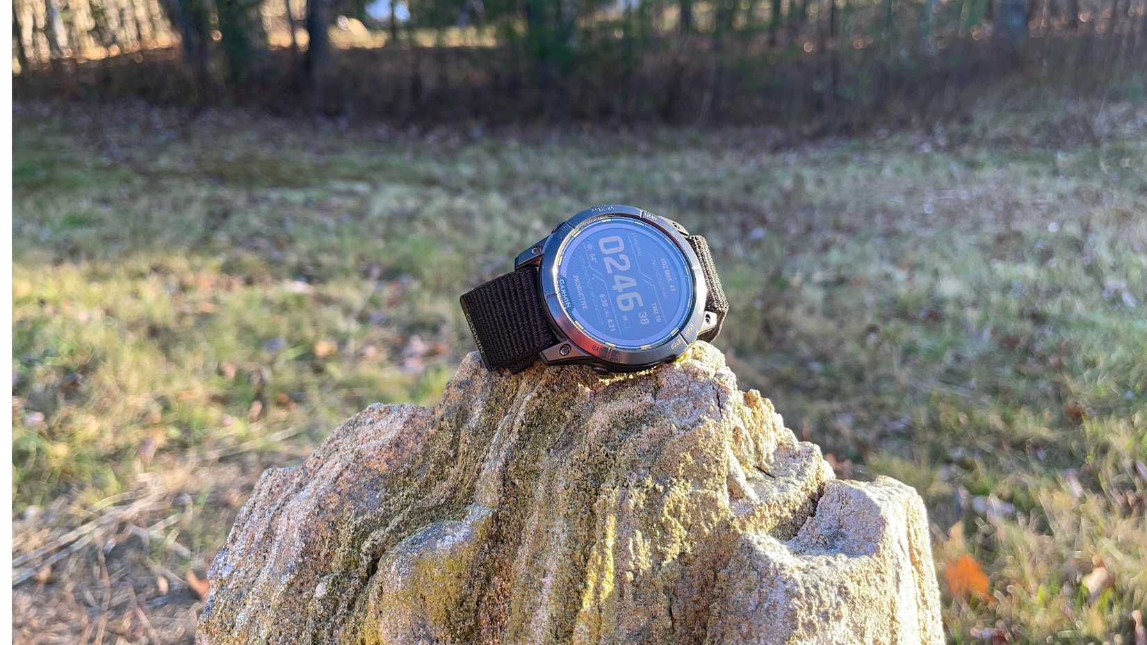 Garmin-Enduro 2 en extérieur sur des rochers