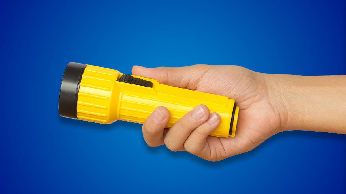 You Need to Replace That Garbage Flashlight in Your Junk Drawer