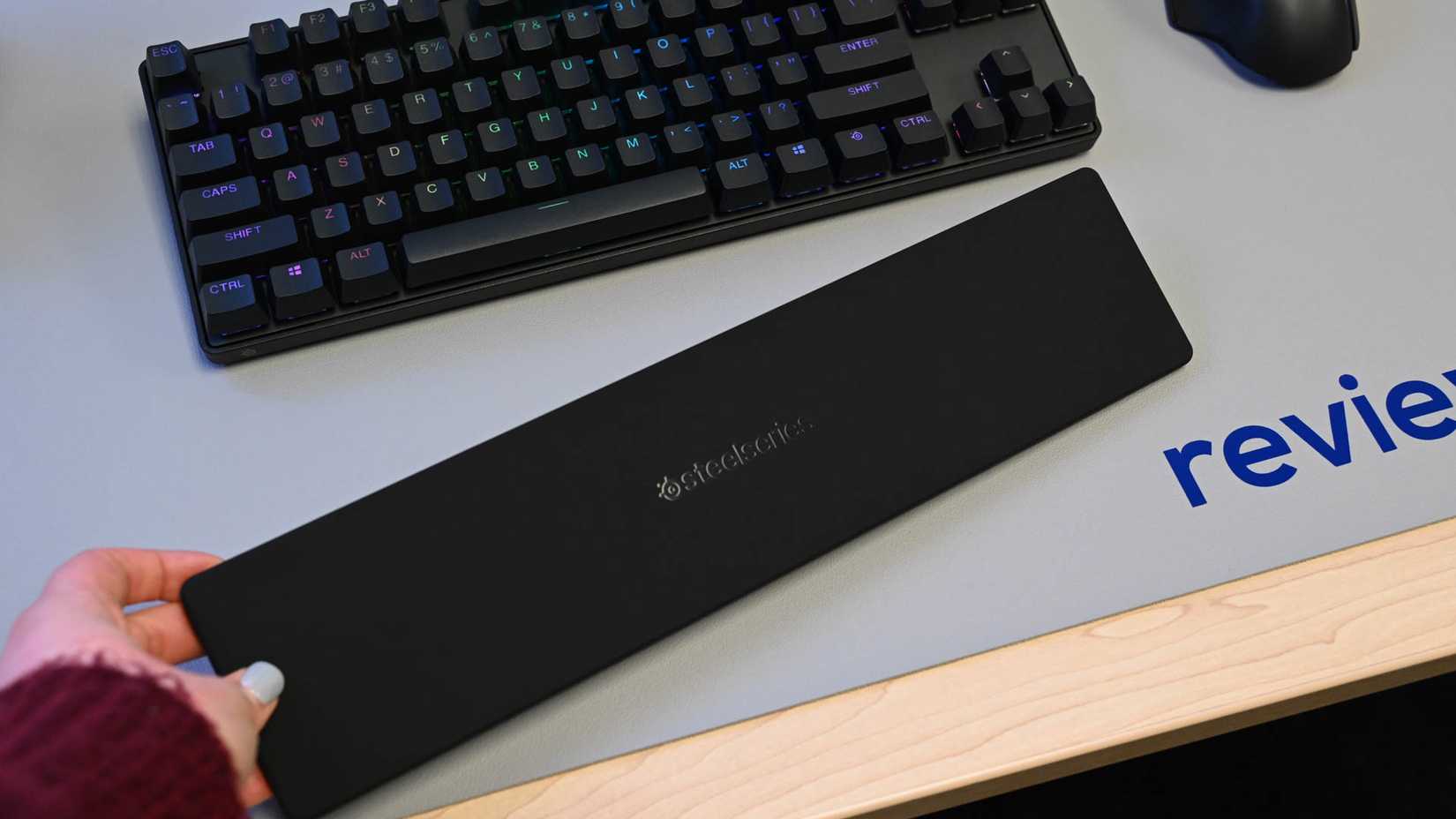 Magnetic Wrist Rest of SteelSeries Apex Pro TKL Keyboard.