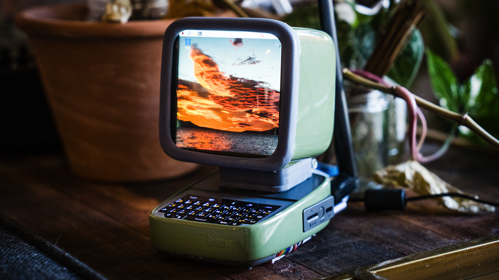Vintage Computer Terminal Raspberry Pi Check Out This Itsy-Bitsy Retro Raspberry Pi Desktop