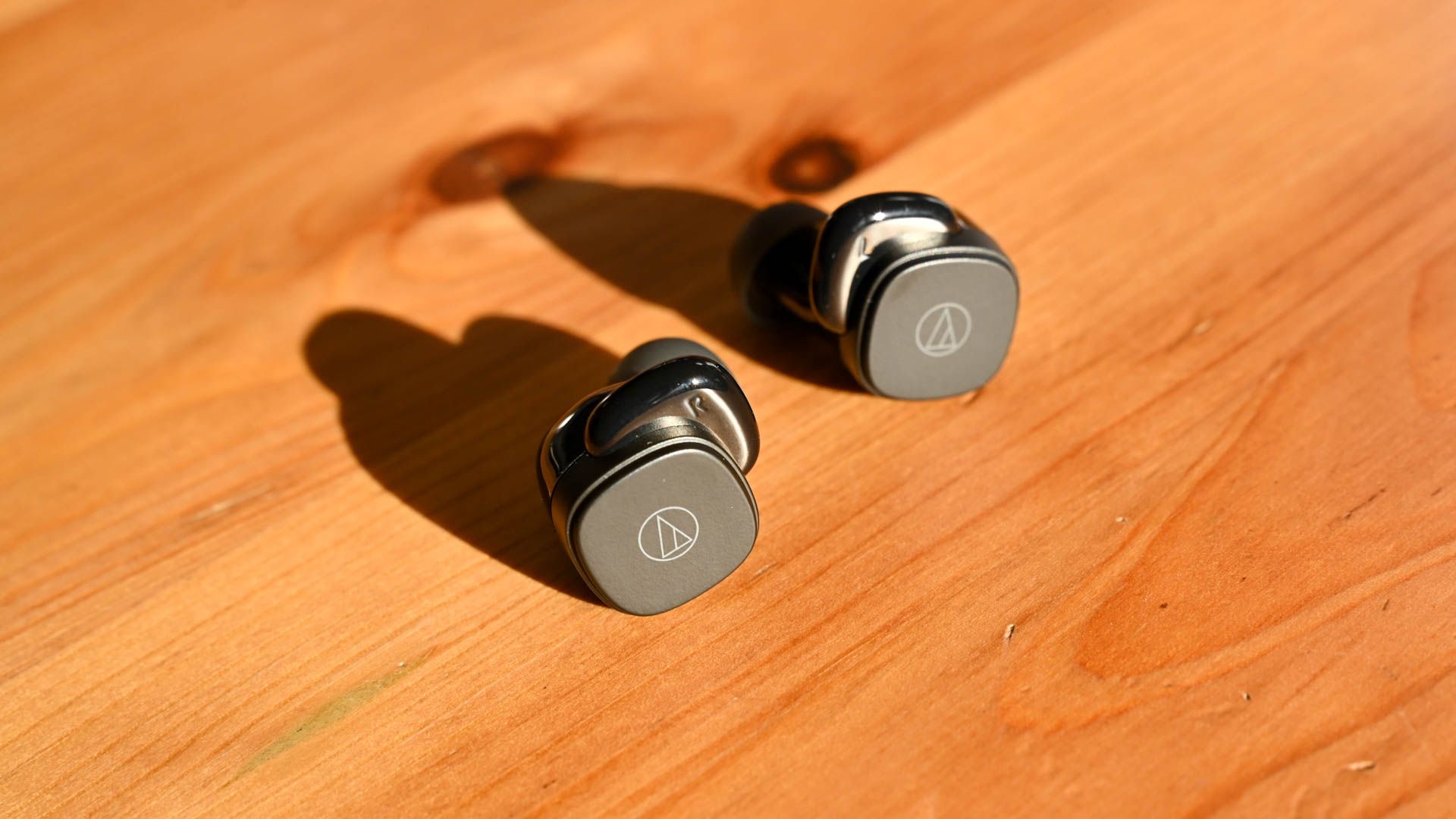 audio−technica ATH-SQ1TW BLACK ATH-SQ1TW l Truly Wireless Earbuds | Audio-Technica