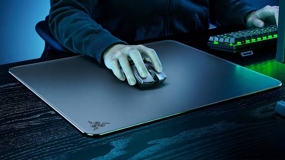 A promotional photo for the Razer Atlas glass mousepad.