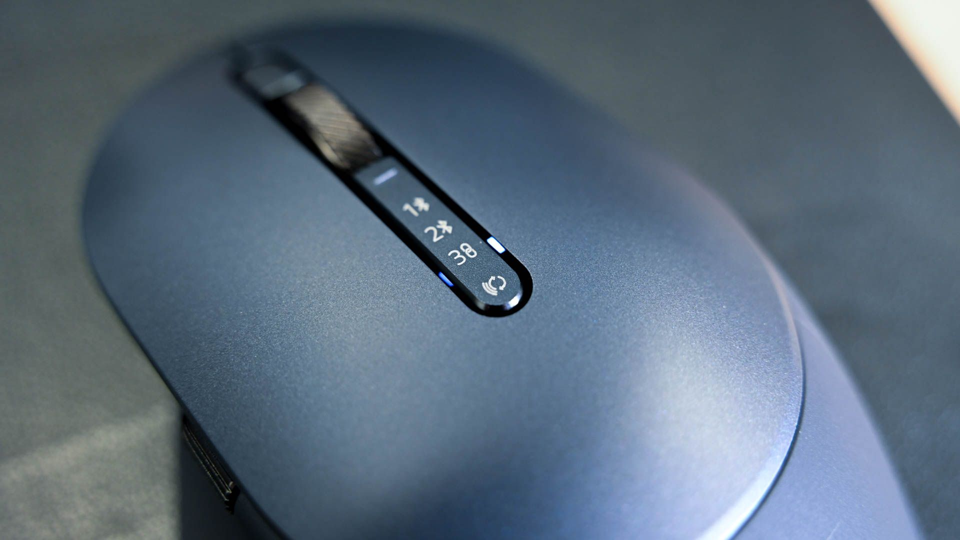 Dell MS900 Premier Rechargeable Mouse Review: Your Digits Will