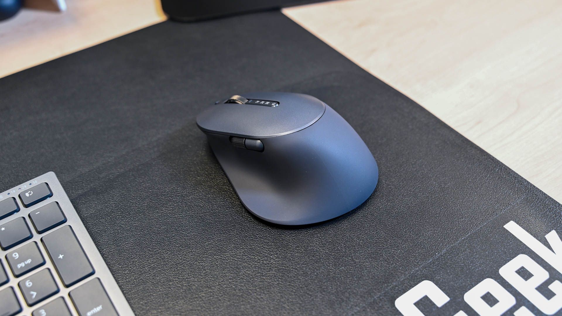 Dell MS900 Premier Rechargeable Mouse Review: Your Digits Will