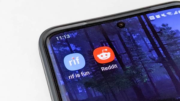 Reddit and Reddit is Fun apps on a phone home screen.