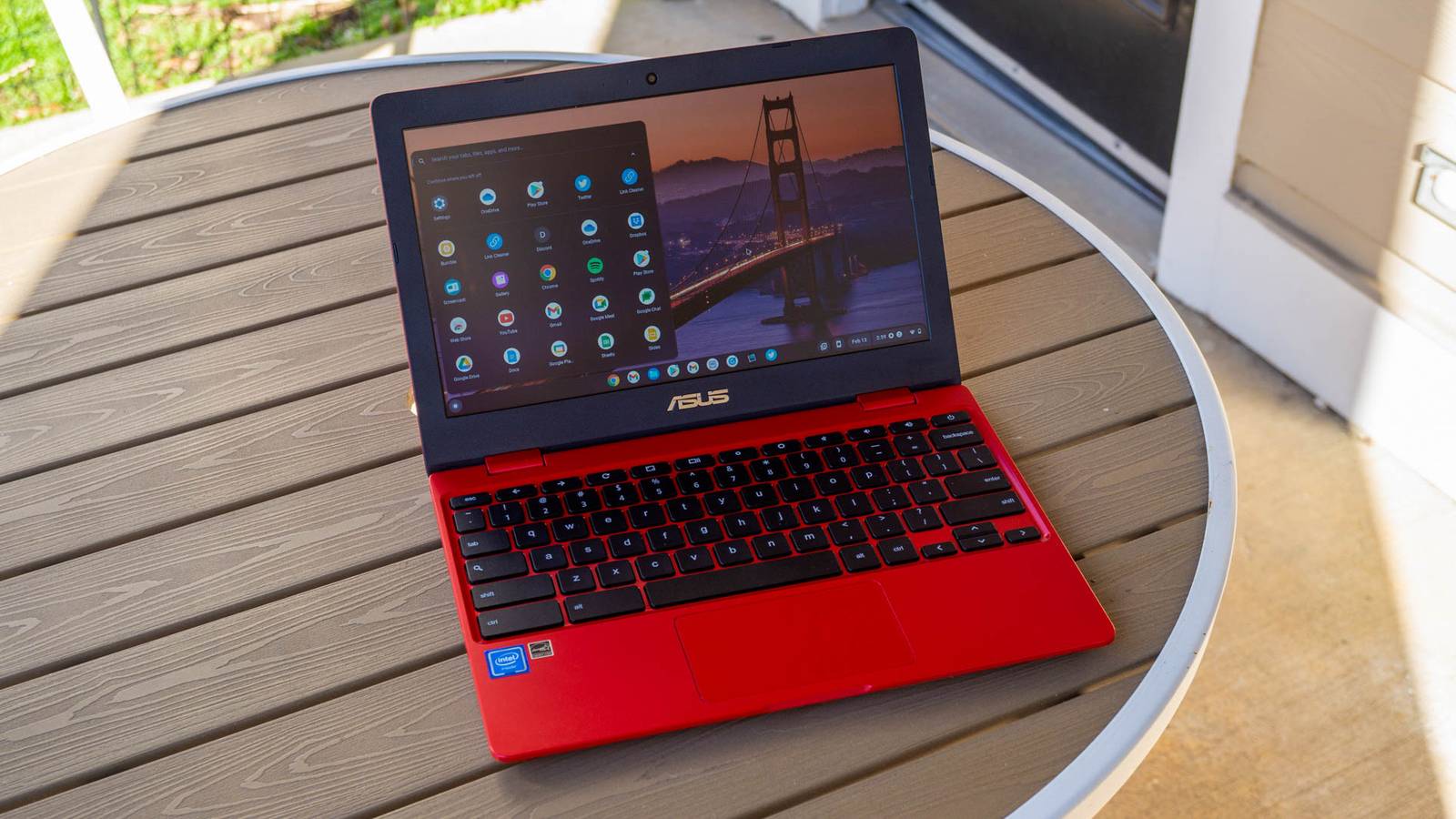 Your Chromebook Can Stream Apps From Your Android Phone