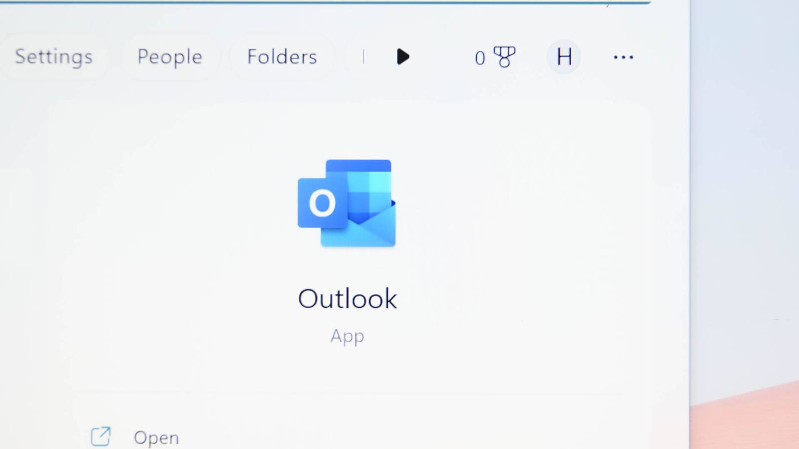How to Move Outlook's Toolbar From the Side to the Bottom