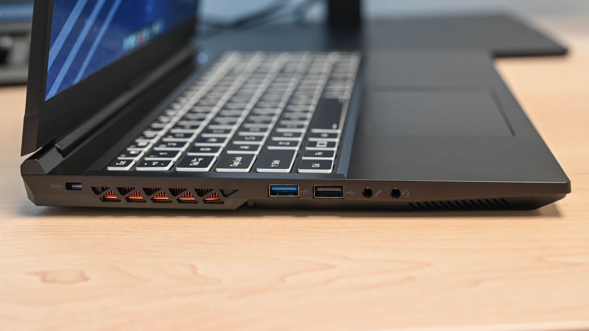 System76 Gazelle (gaze18) Review: A Portable Linux Powerhouse