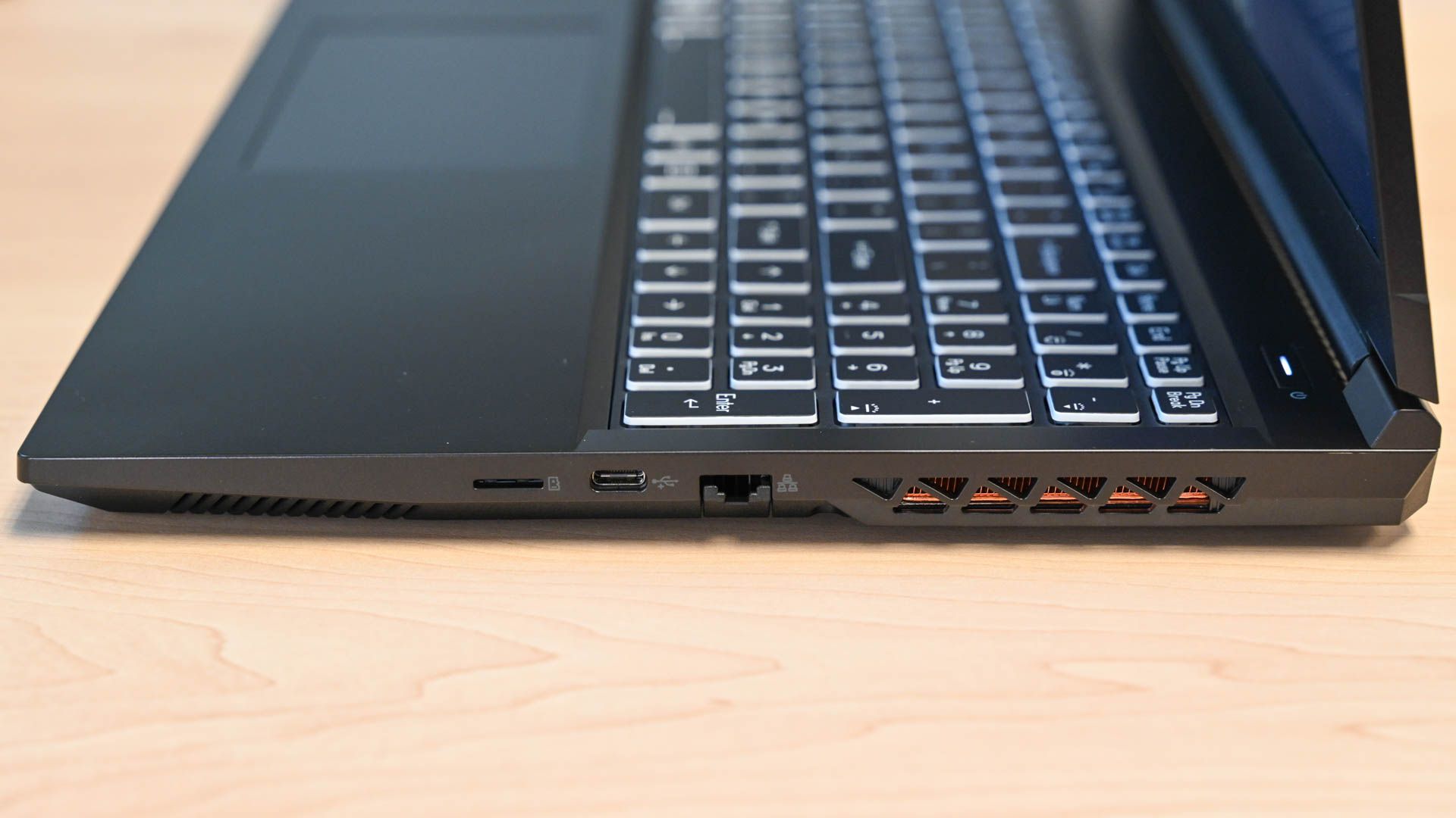 System76 Gazelle (gaze18) Review: A Portable Linux Powerhouse