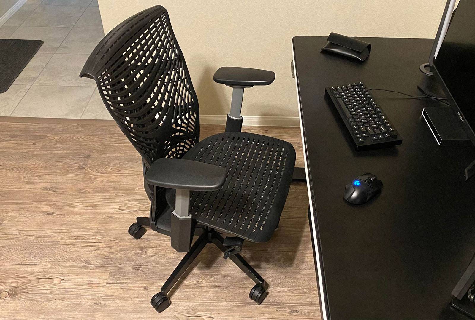 Autonomous ErgoChair Plus Review: Deceptively Comfortable