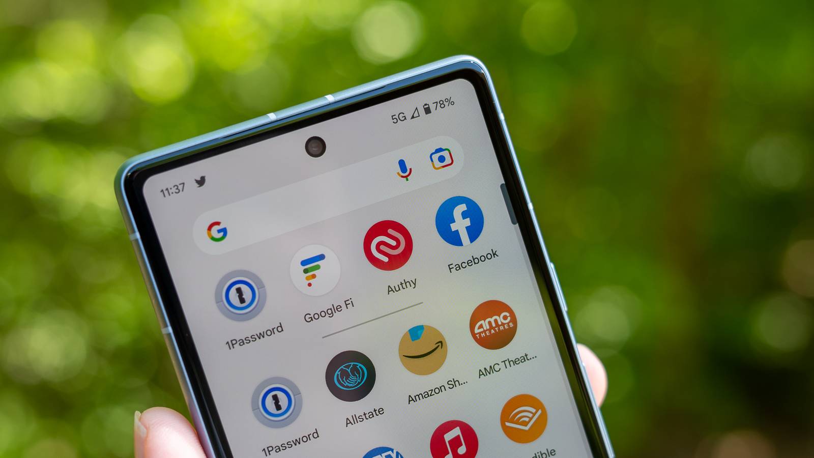 5G logo on the Google Pixel 7a.