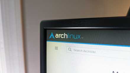 Arch Linux logo on the ArchWiki website.
