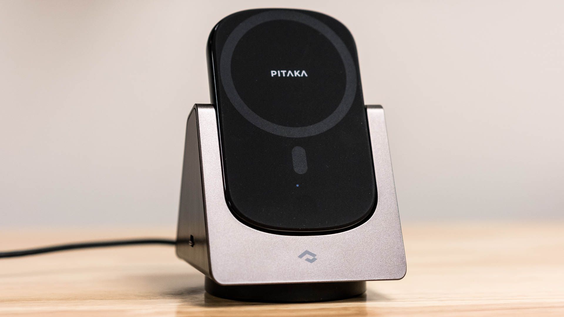 PITAKA MagEZ Slider 2 Review: An Apple-Friendly Charging Station