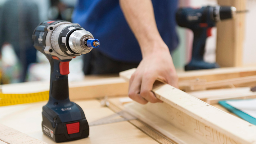 Электроинструмент BOSCH крупным планом.