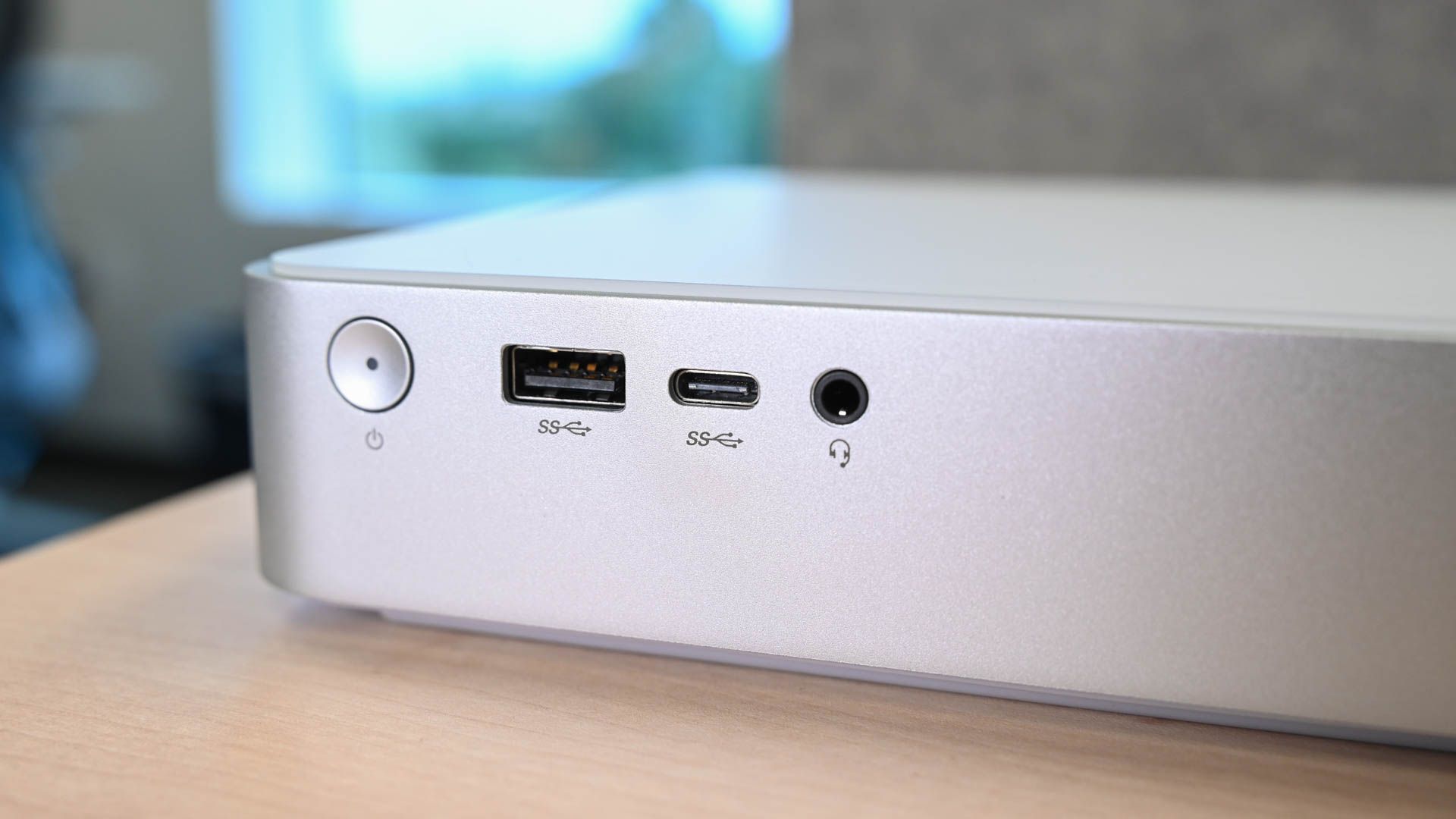 【Lenovo】90W2004WJM　IdeaCentre Mini Gen 8 Lenovo】90W2004WJM IdeaCentre Mini Gen 8 Review: Lenovo's