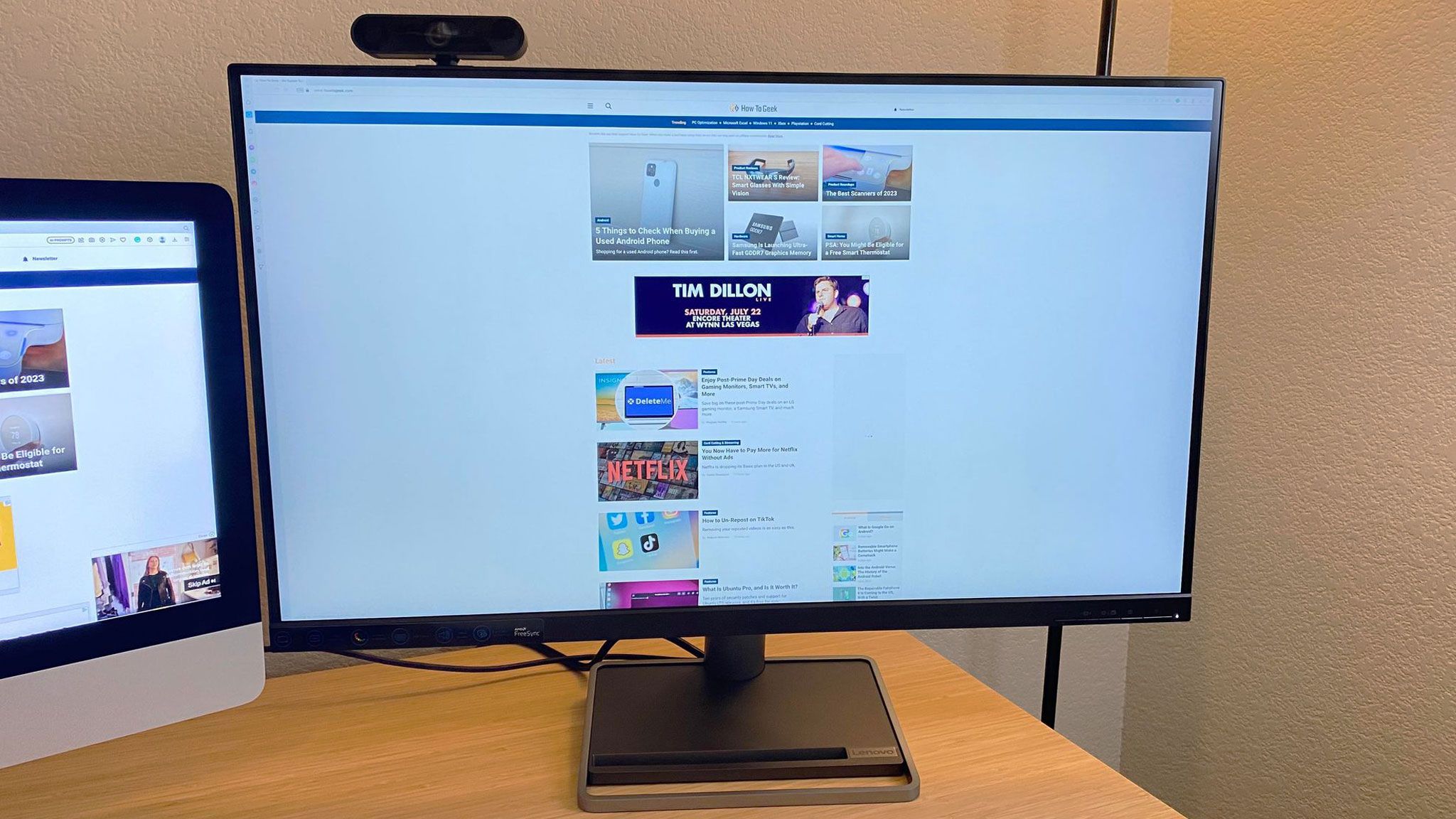 Lenovo L32p-30 32-inch monitor on desktop