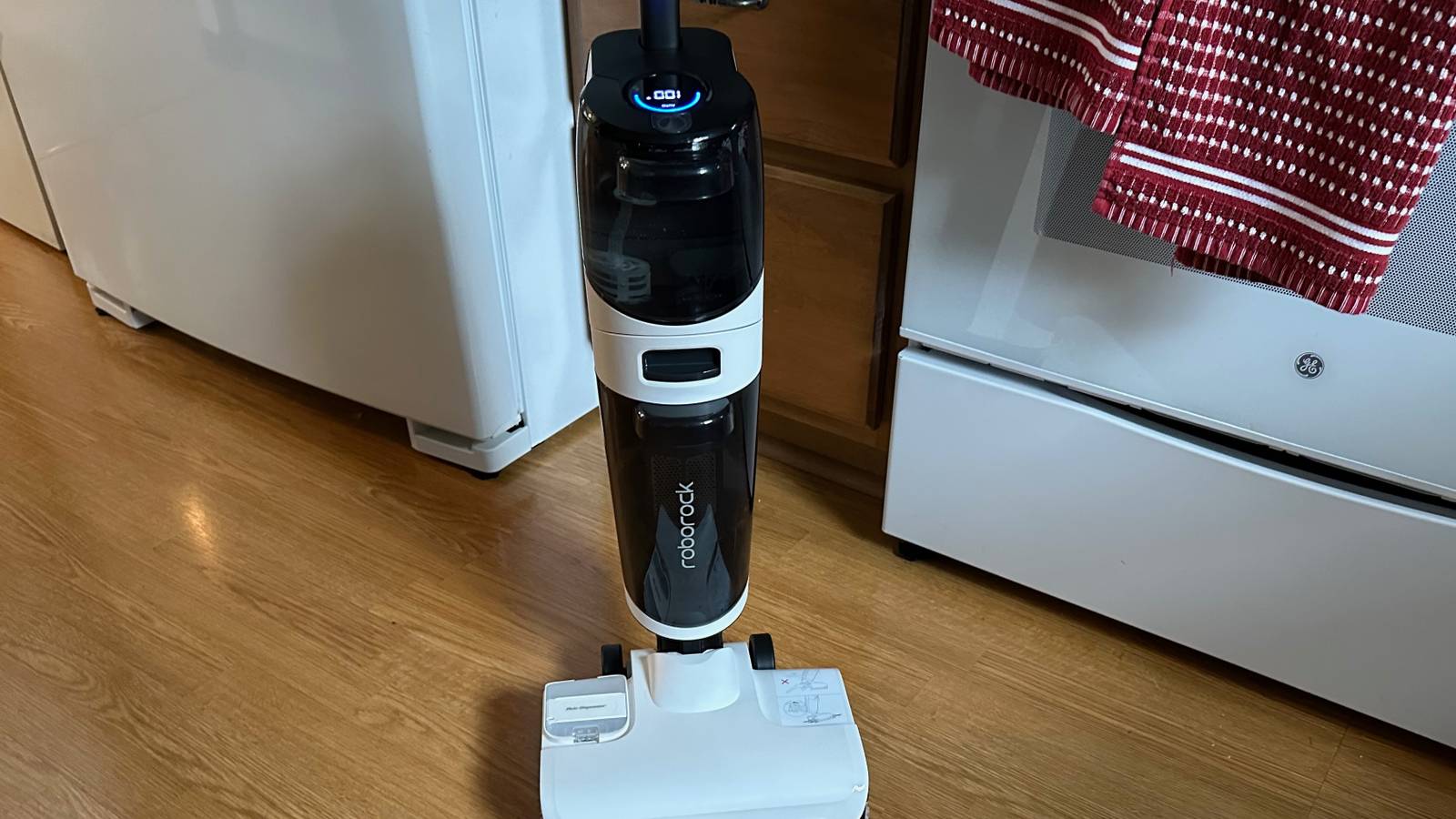 Roborock Dyad Pro Review: A Smart Wet and Dry Vacuum With Limited Uses