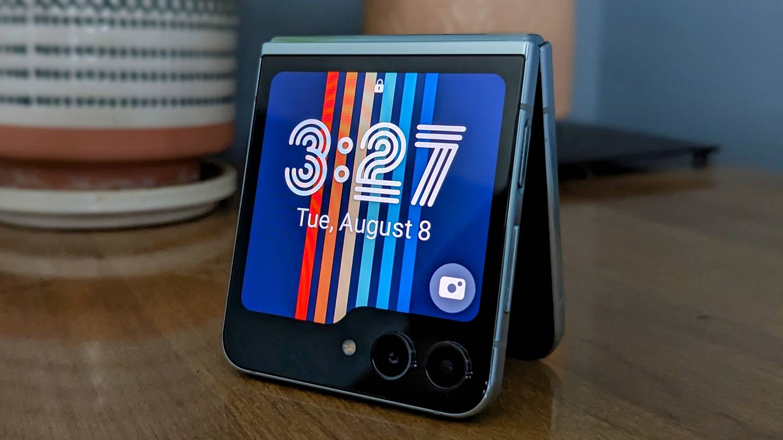 Samsung Galaxy Z Flip Review: Covering All the Bases