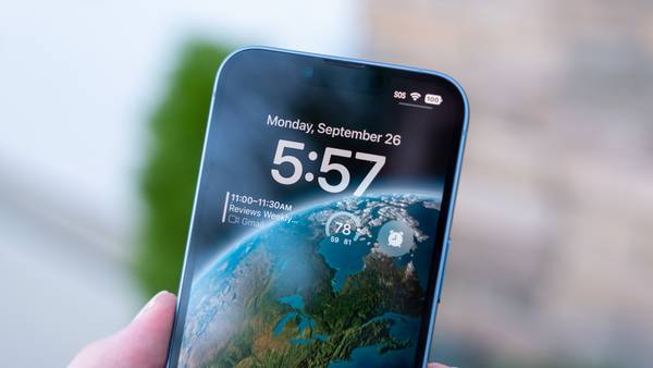 Apple iPhone 14's iOS 16 lock screen widgets
