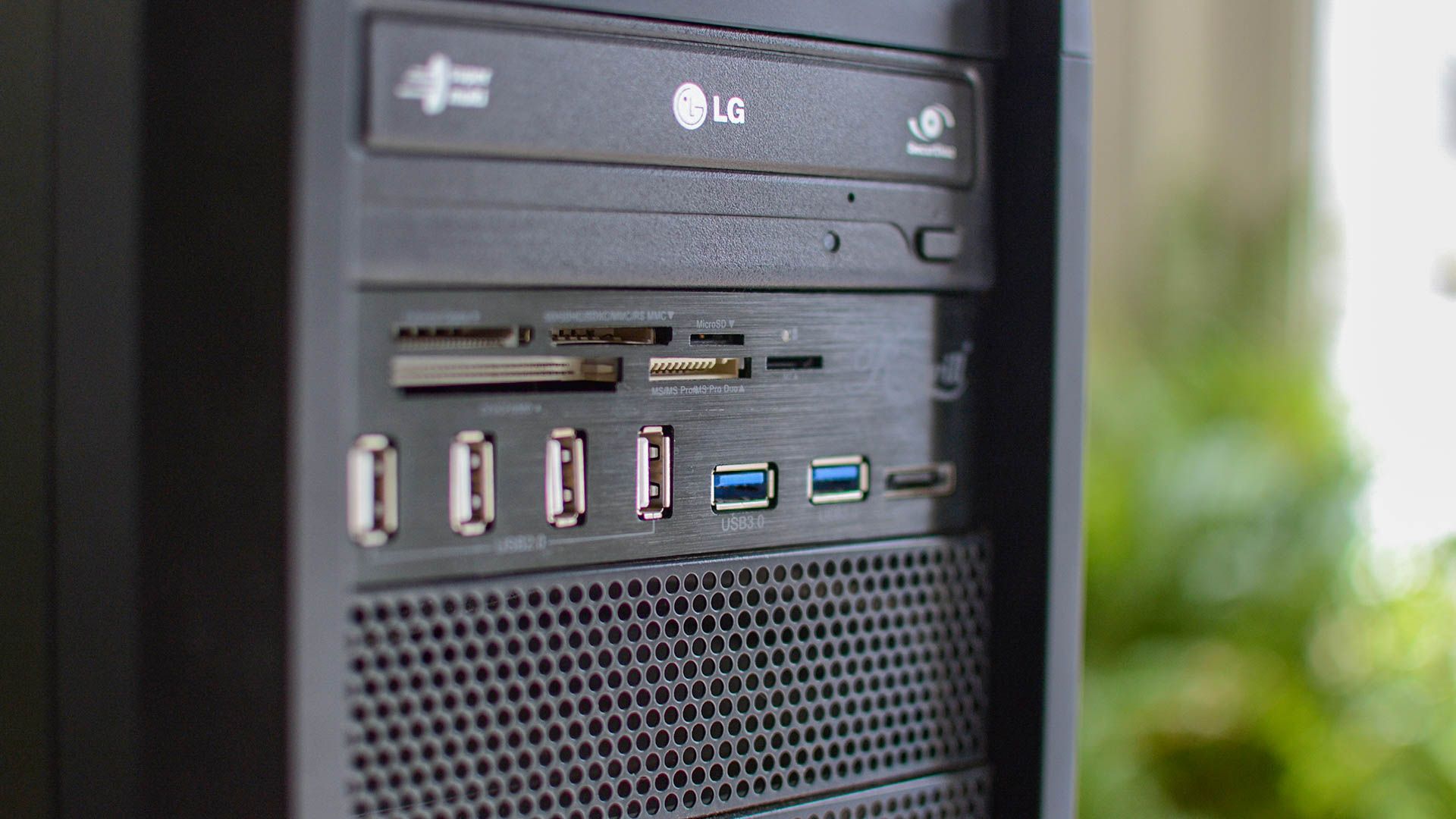 LG Desktop computer tower ports
