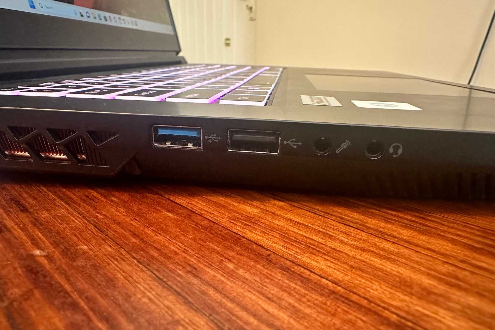Топовый рабочий ноутбук 2023 года с USB 2.0